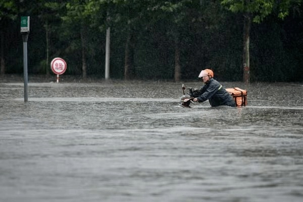 郑州暴雨死亡6000人是真的吗(郑州暴雨死亡人数真实吗) 郑州暴雨死亡6000人是真的吗(郑州暴雨死亡人数真实吗)